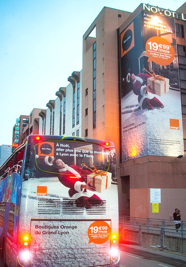 orange_bus-facade